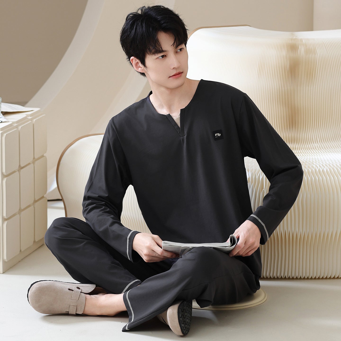 Men in pajamas can wear home clothes outside