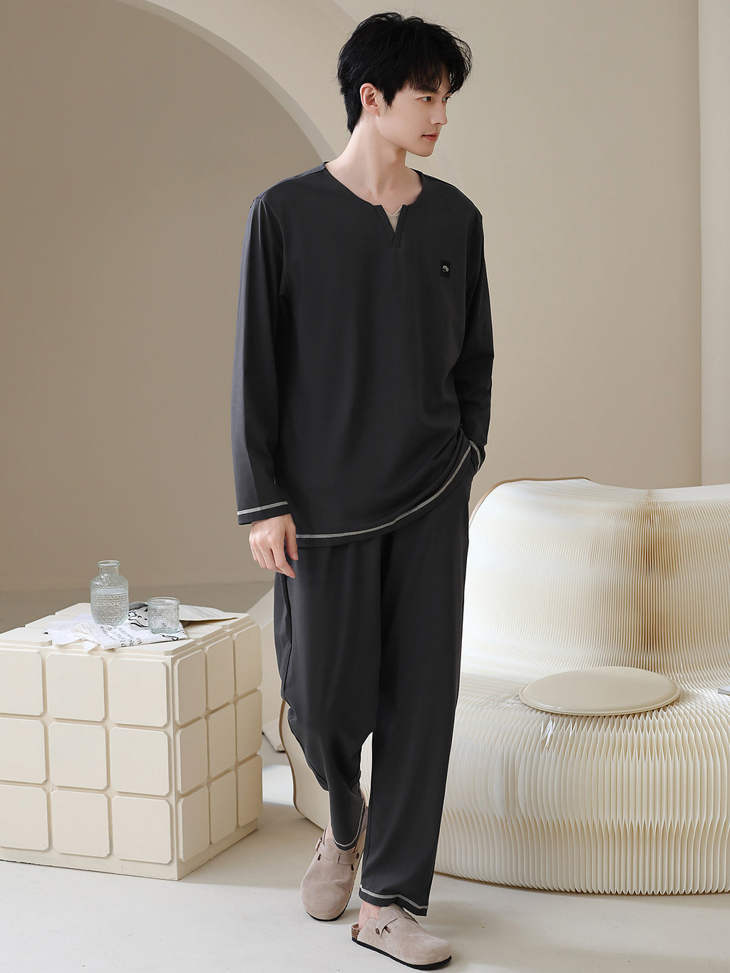 Men in pajamas can wear home clothes outside